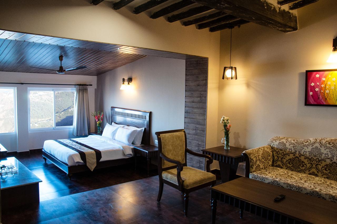 One Earth Royale Boutique Hotel Масурі Екстер'єр фото