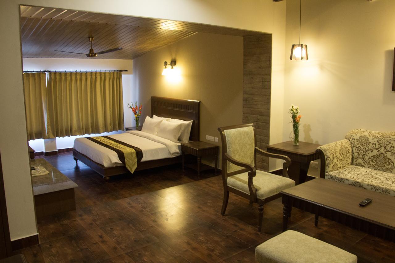 One Earth Royale Boutique Hotel Масурі Номер фото