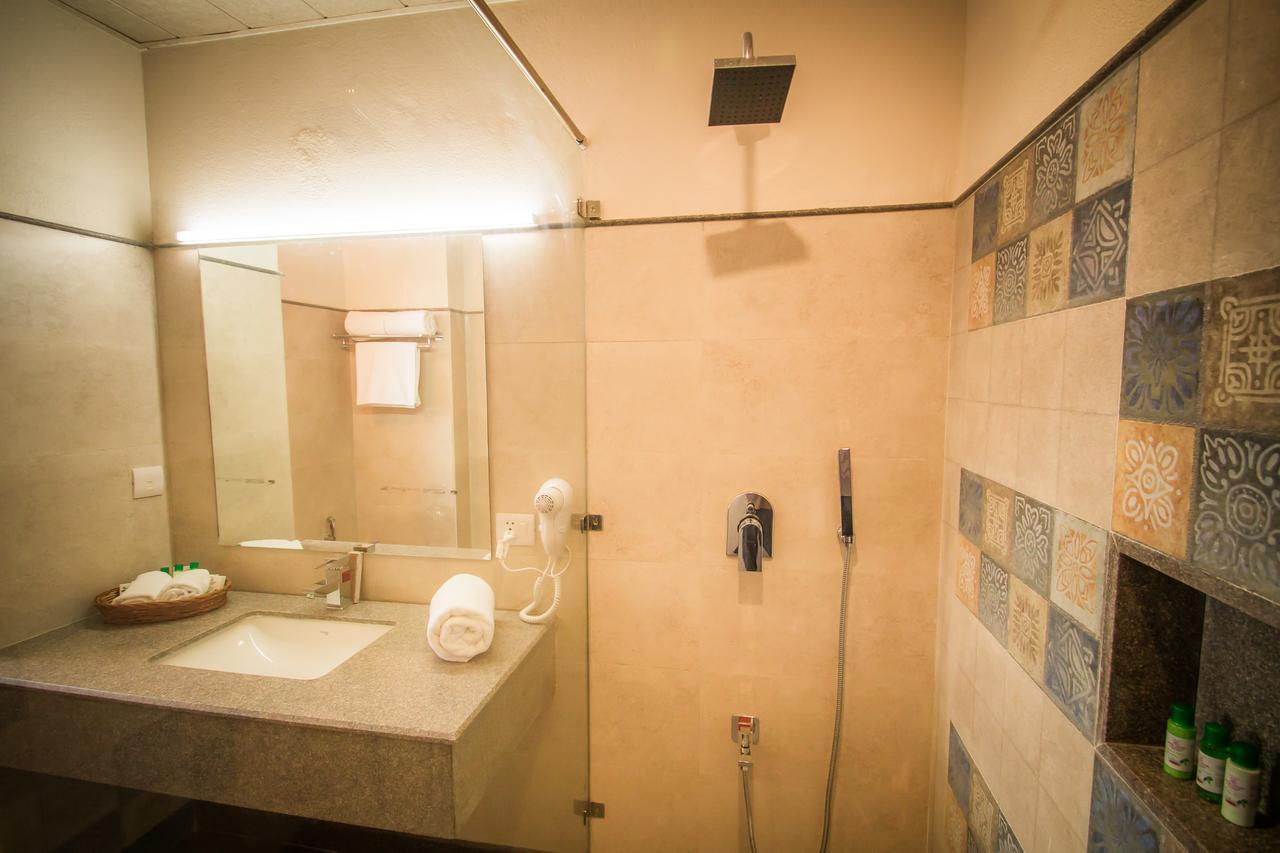 One Earth Royale Boutique Hotel Масурі Екстер'єр фото