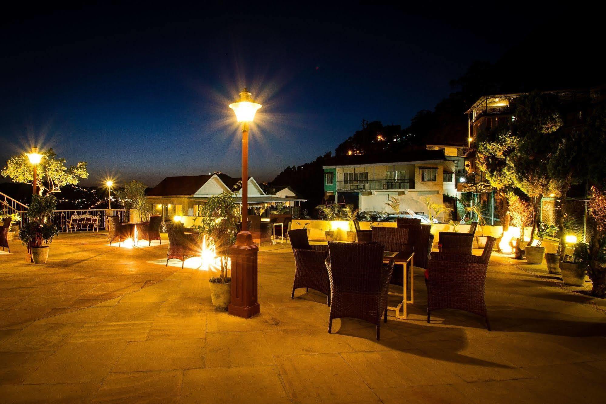 One Earth Royale Boutique Hotel Масурі Екстер'єр фото