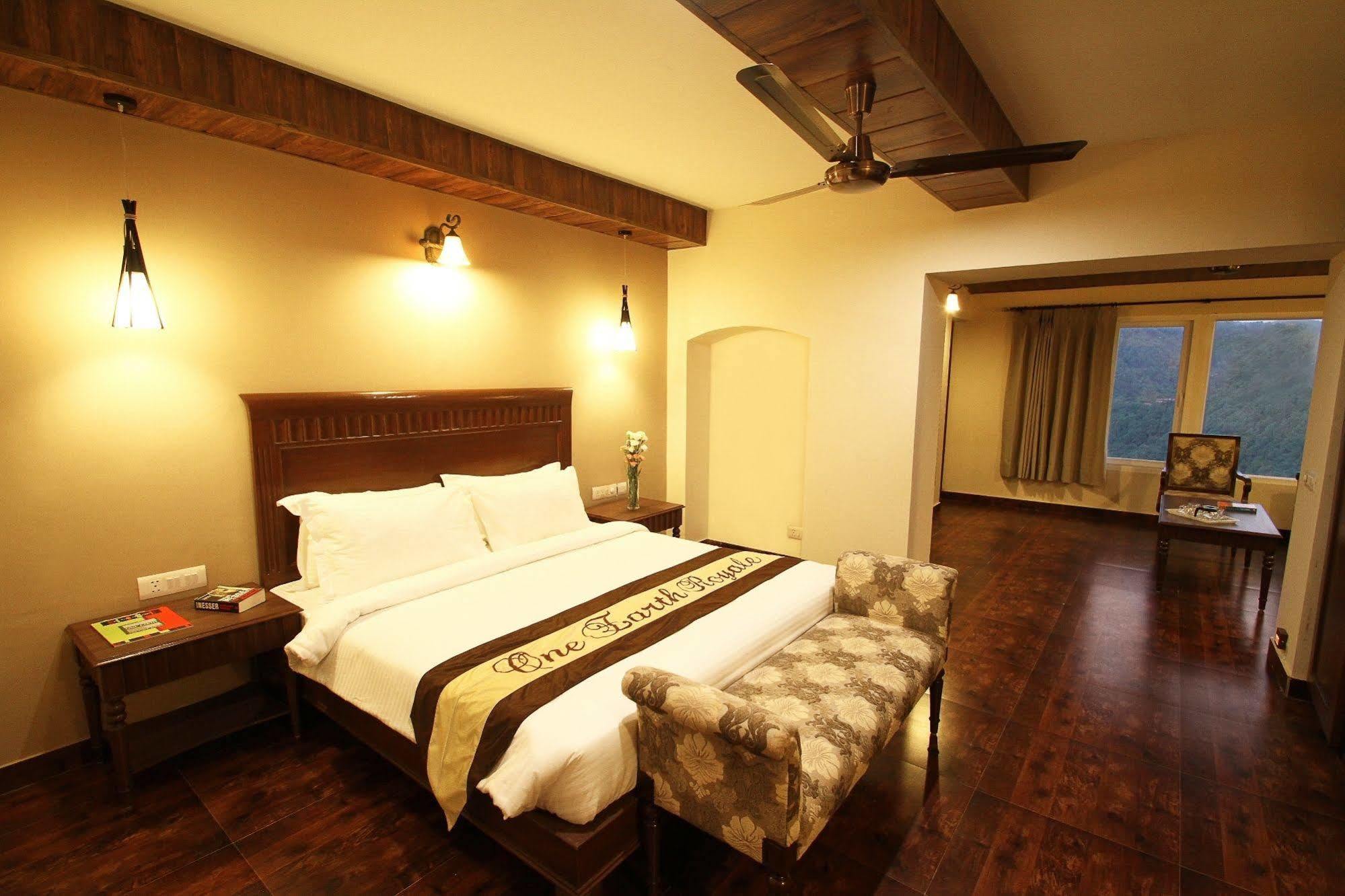 One Earth Royale Boutique Hotel Масурі Екстер'єр фото