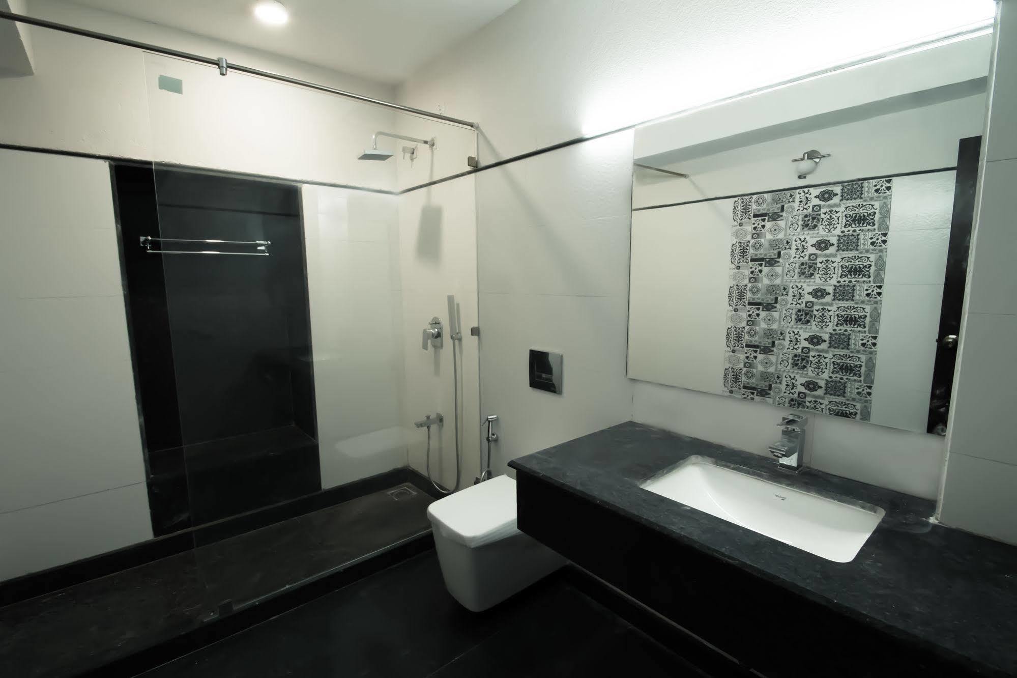 One Earth Royale Boutique Hotel Масурі Екстер'єр фото