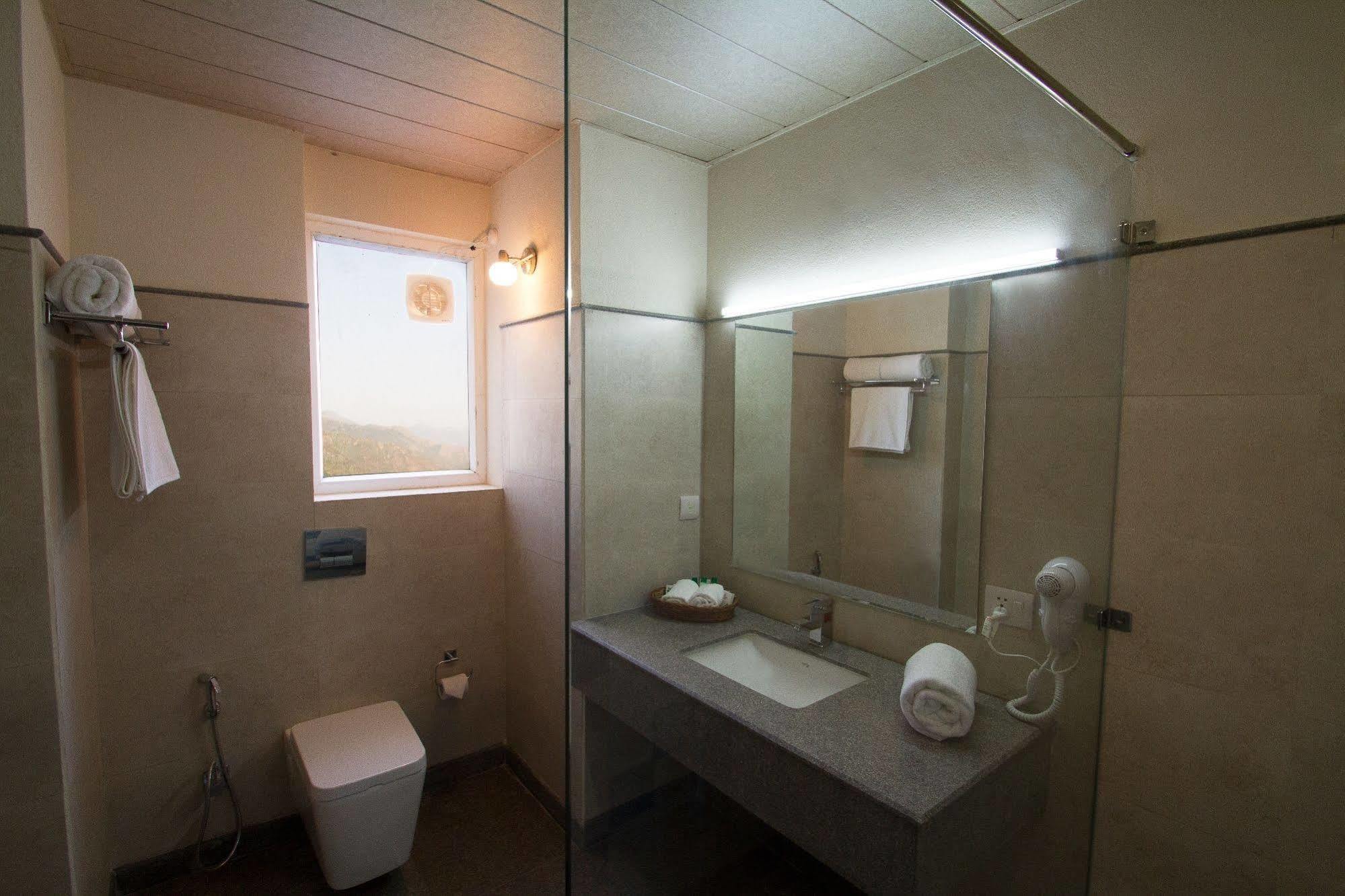 One Earth Royale Boutique Hotel Масурі Екстер'єр фото